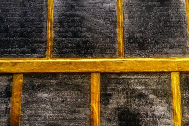 Sanskritçe antik bir Budist metni Swayambhunath 'da bir taş tablete kazınmış.