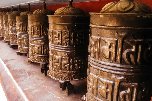 ネパール カトマンズの寺院での伝統的な祈りの車輪 — ストック写真