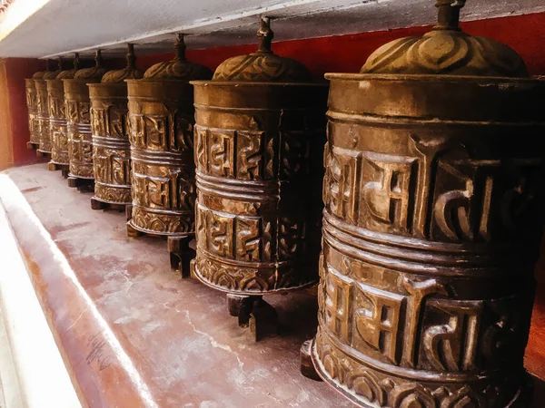 Katmandu, Nepal 'deki tapınakta geleneksel dua çarkı