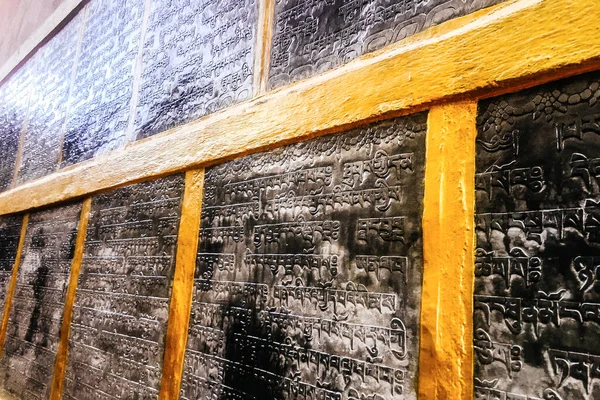 Starověký Buddhistický Text Sanskrtu Vyrytý Kamenné Tabulky Swayambhunathu — Stock fotografie