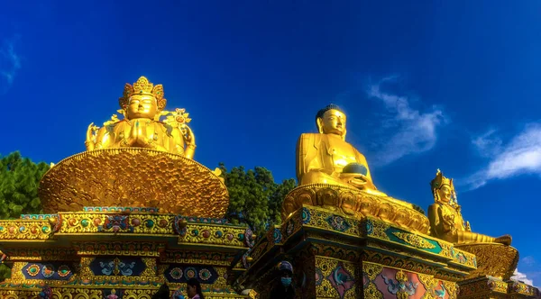 Kathmandu Nepal Září 2018 Velké Zlaté Sochy Avalokiteshvary Buddhy Shakyamuniho — Stock fotografie