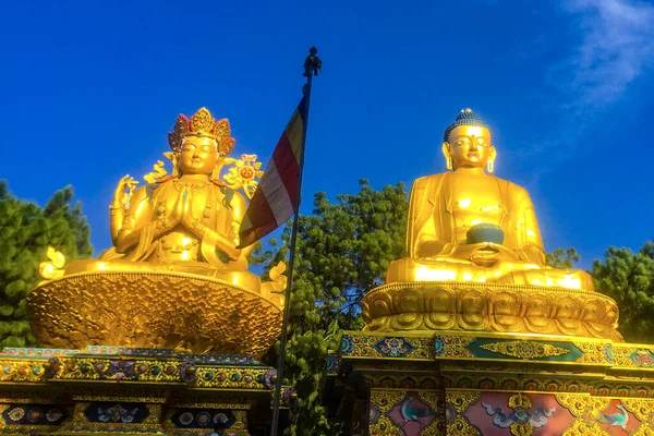 Grandes Estatuas Doradas Avalokiteshvara Buda Shakyamuni Padmasambhava Tronos Loto Parque —  Fotos de Stock