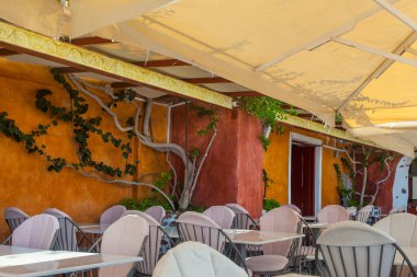 Yunanistan 'ın Santorini Adası' ndaki ünlü beyaz şehrin güzel caddeleri