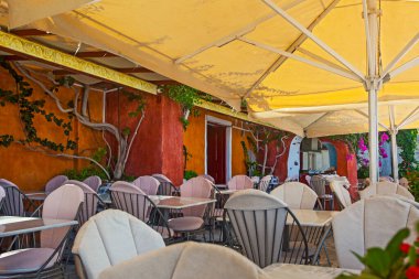 Yunanistan 'ın Santorini Adası' ndaki ünlü beyaz şehrin güzel caddeleri