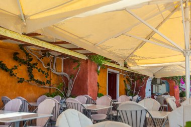Yunanistan 'ın Santorini Adası' ndaki ünlü beyaz şehrin güzel caddeleri