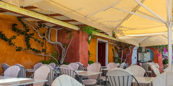 Yunanistan 'ın Santorini Adası' ndaki ünlü beyaz şehrin güzel caddeleri