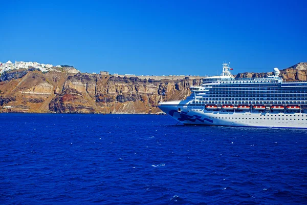 Santorini Griechenland September 2019 Großes Kreuzfahrtschiff Auf Der Berühmten Touristeninsel — Stockfoto