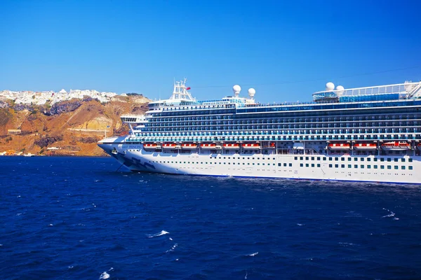 Santorini Griechenland September 2019 Großes Kreuzfahrtschiff Auf Der Berühmten Touristeninsel — Stockfoto