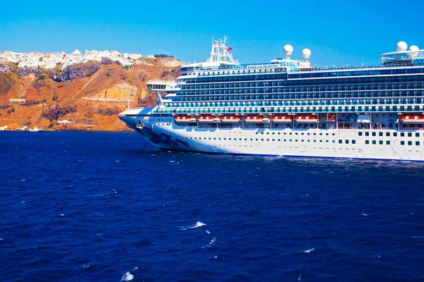Santorini Grekland September 2019 Larsfartyg Väg Till Den Berömda Turistiska — Stockfoto