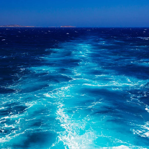 惊人的色彩与地中海的波浪 — 图库照片