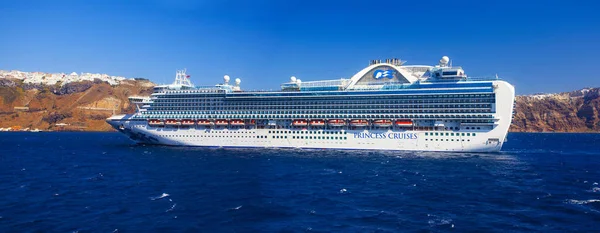 Santorini Griechenland September 2019 Großes Kreuzfahrtschiff Auf Der Berühmten Touristeninsel — Stockfoto