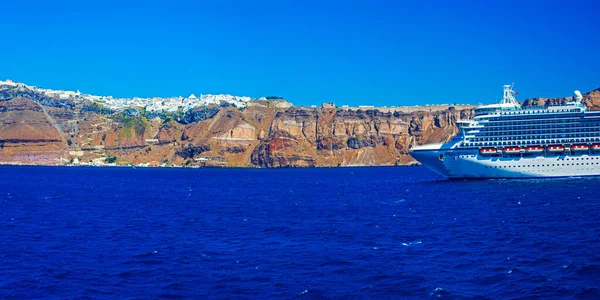 Santorini Griechenland September 2019 Großes Kreuzfahrtschiff Auf Der Berühmten Touristeninsel — Stockfoto