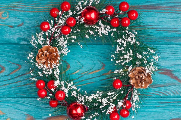 Christmas Wreath Turquoise Wooden Background — 图库照片