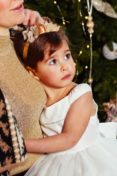 Little Girl Her Mather Christmas Tree — Stock Photo, Image