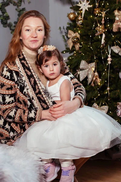 크리스마스 근처에 어머니와 — 스톡 사진