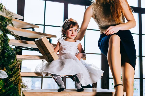 Little Girl Her Mather Christmas Tree — Stock Photo, Image