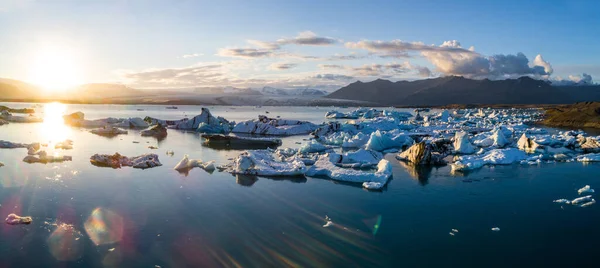 Lagoa Glaciar Islândia Assegurando Pôr Sol — Fotografia de Stock