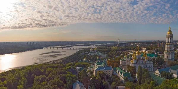 Ławra Kyivo Pecherska Rzeka Dniepru Wschodzie Słońca Zrobione Dronem Ukraina — Zdjęcie stockowe