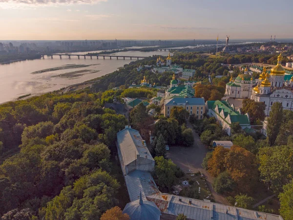 Kyivo Pecherska Lavra Und Der Dnipro Bei Sonnenaufgang Aufgenommen Mit — Stockfoto