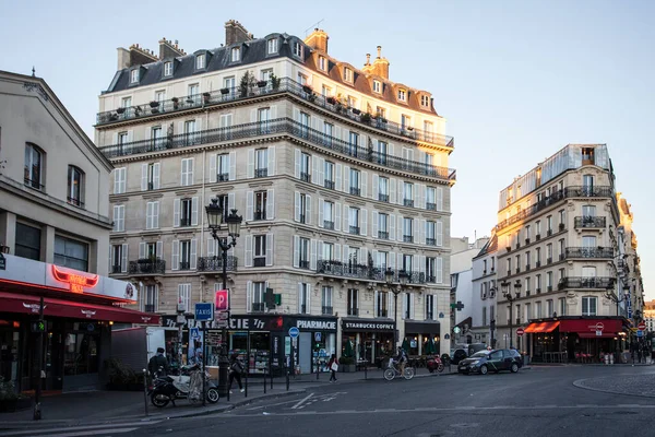 Paryż Października 2016 Starbucks Zewnątrz Kawiarnia Dzielnicy Montmartre Paryż Francja — Zdjęcie stockowe