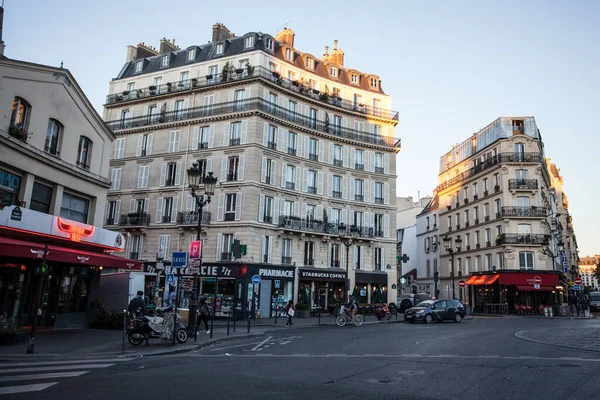 Paryż Października 2016 Starbucks Zewnątrz Kawiarnia Dzielnicy Montmartre Paryż Francja — Zdjęcie stockowe