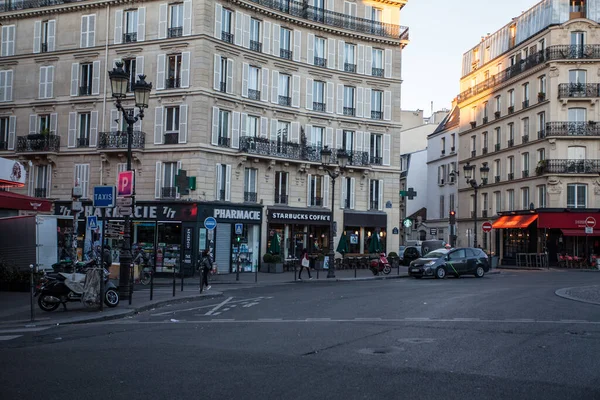 Paryż Października 2016 Starbucks Zewnątrz Kawiarnia Dzielnicy Montmartre Paryż Francja — Zdjęcie stockowe