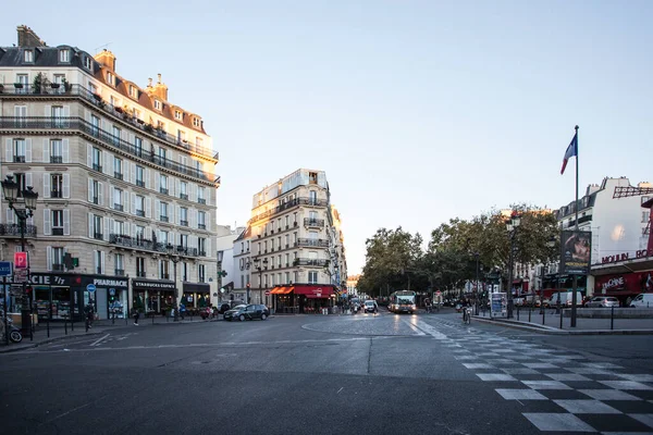 2016年2月12日フランス パリ市 パリのモンマルトル地区 ブランシュ地下鉄の入口からパリへの眺め — ストック写真