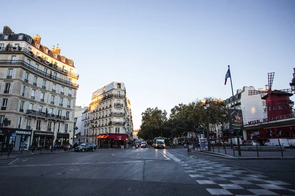 2016年2月12日フランス パリ市 パリのモンマルトル地区 ブランシュ地下鉄の入口からパリへの眺め — ストック写真