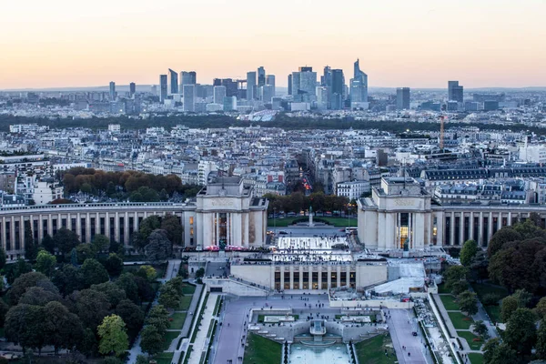 フランス 2016 フランス デファンス ビジネス地区の空撮 サンセットの時間に — ストック写真