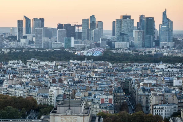 フランス 2016 フランス デファンス ビジネス地区の空撮 サンセットの時間に — ストック写真