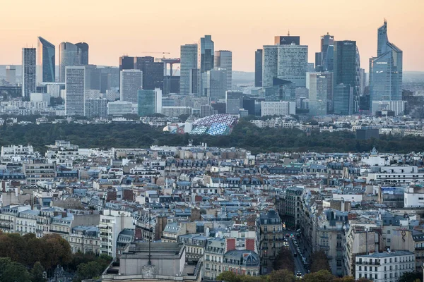 フランス 2016 フランス デファンス ビジネス地区の空撮 サンセットの時間に — ストック写真