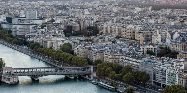 フランス 2016 日没時にセーヌ川とパリの空中写真 フランス ヨーロッパ芸術 ファッション商業金融の主要な中心の つの首都 — ストック写真