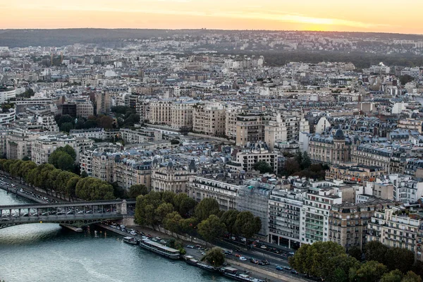 フランス 2016 日没時にセーヌ川とパリの空中写真 フランス ヨーロッパ芸術 ファッション商業金融の主要な中心の つの首都 — ストック写真