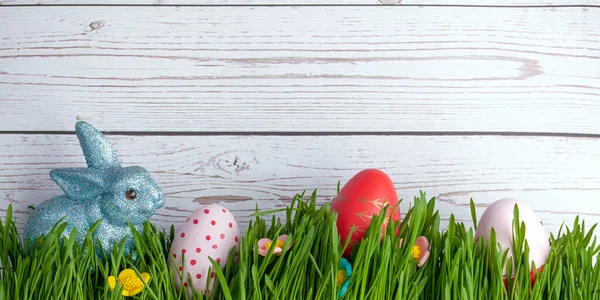 Composición Pascua Con Huevos Conejo Flores Dulces Hierba Sobre Fondo —  Fotos de Stock