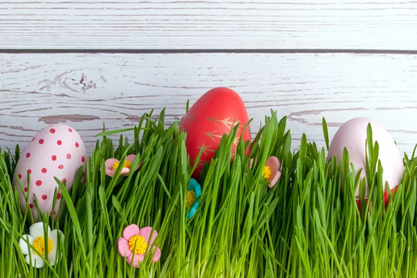 Composición Pascua Con Huevos Conejo Flores Dulces Hierba Sobre Fondo —  Fotos de Stock