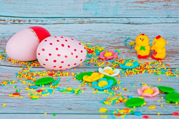 Prachtige Heldere Paassamenstelling Met Eieren Snoepjes Kleurrijke Suikerglazuur Bloemen — Stockfoto