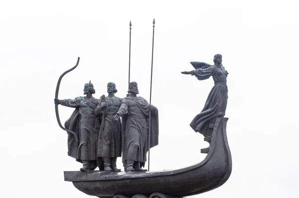 Monumento Dos Fundadores Kiev Margem Rio Dnieper Ucrânia — Fotografia de Stock