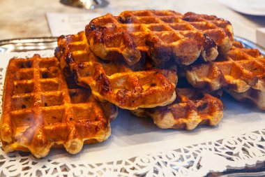 Brüksel kafe pazarında Belçika waffle 'ları