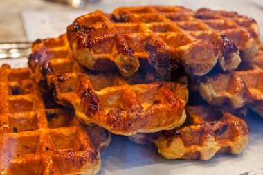 Brüksel kafe pazarında Belçika waffle 'ları