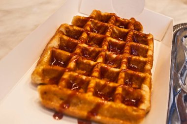 Brüksel kafe pazarında Belçika waffle 'ları