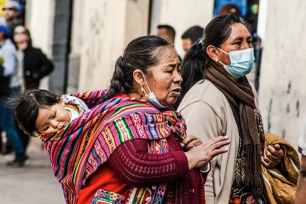 Perú Mayo 2022 Peruanos Con Ropa Tradicional Cuzco Madre Con — Foto de Stock