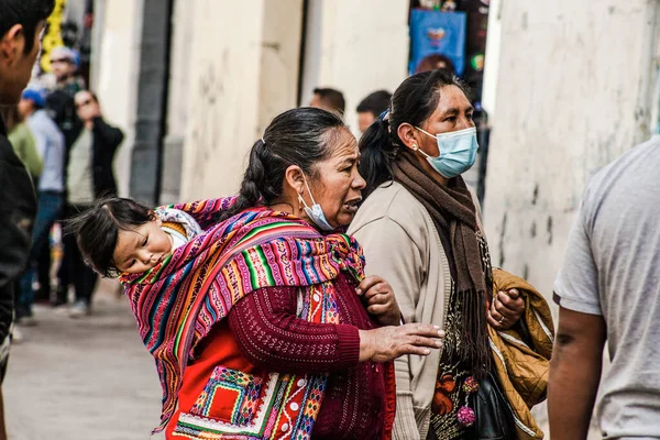 Perú Mayo 2022 Peruanos Con Ropa Tradicional Cuzco Madre Con — Foto de Stock