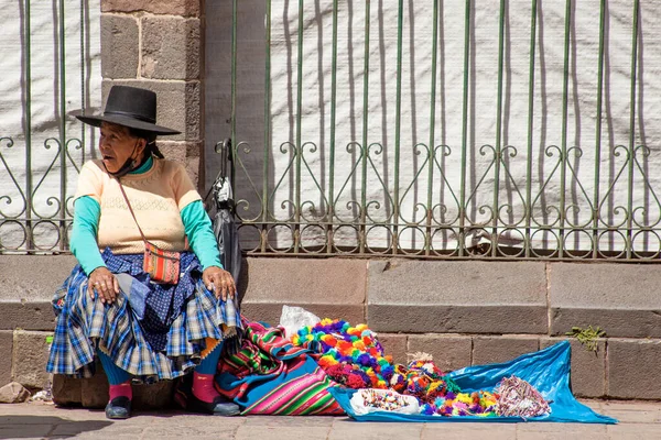 Peru Maio 2022 Peruanos Vestidos Com Roupas Tradicionais Cuzco Mulher — Fotografia de Stock