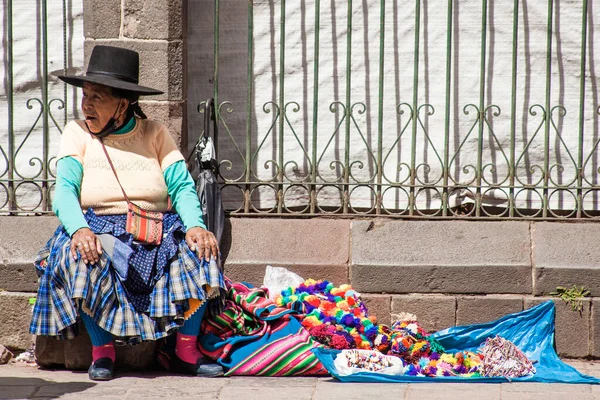 Pérou Mai 2022 Peuple Péruvien Vêtements Traditionnels Cuzco Femme Vendant — Photo