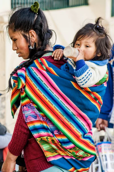 Περου Μαϊου 2022 Περουβιανός Λαός Παραδοσιακά Ρούχα Στο Κούσκο Μητέρα — Φωτογραφία Αρχείου