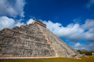 Chichen Itza, Meksika 'nın en çok ziyaret edilen arkeolojik alanlarından biri..