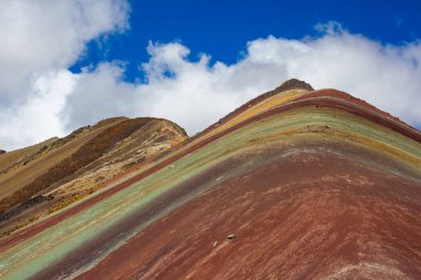 Vinicunca yürüyüş sahnesi, Cusco Bölgesi, Peru. Gökkuşağı Dağı (Montana de Siete Colores).