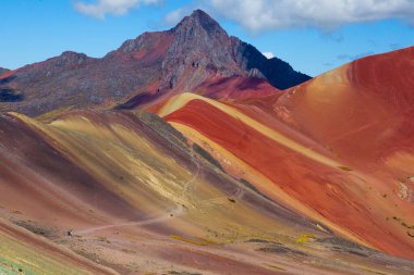 Vinicunca yürüyüş sahnesi, Cusco Bölgesi, Peru. Gökkuşağı Dağı (Montana de Siete Colores).