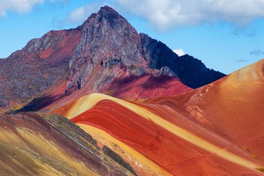 Vinicunca yürüyüş sahnesi, Cusco Bölgesi, Peru. Gökkuşağı Dağı (Montana de Siete Colores).