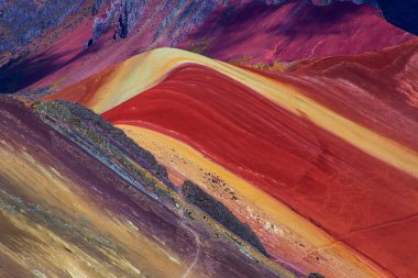 Vinicunca yürüyüş sahnesi, Cusco Bölgesi, Peru. Gökkuşağı Dağı (Montana de Siete Colores).